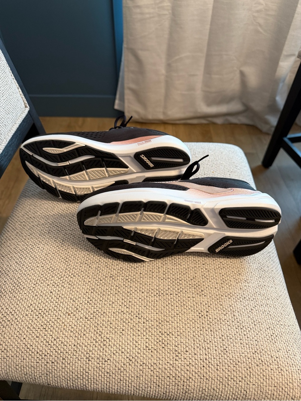 Brooks Women’s Black Running Shoes with Rose Accent - Picture 4 of 7